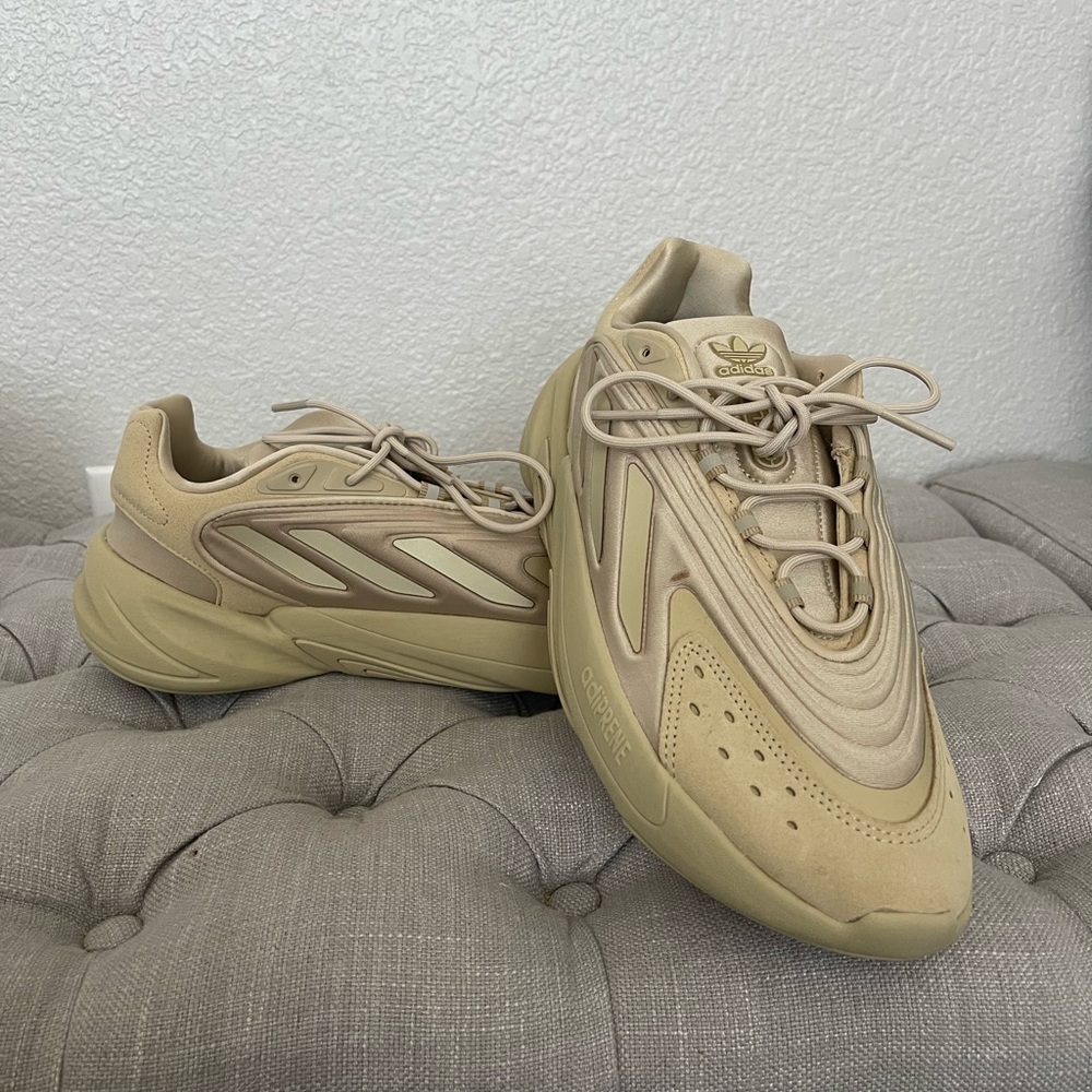Adidas original mens Ozelia shoes
